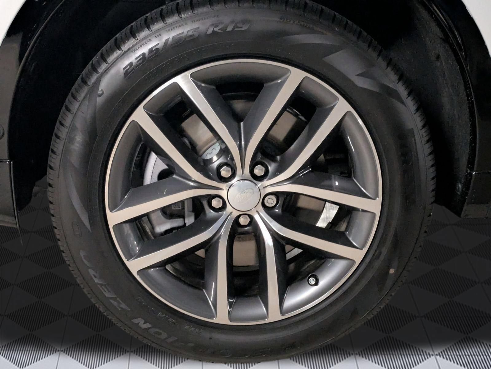 New 2026 Land Rover Discovery Sport Landmark AWD/4WD image 9