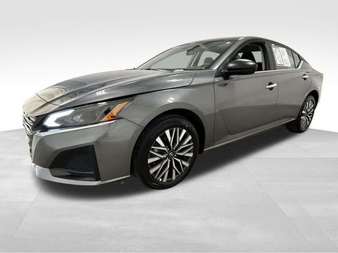 Used 2025 Nissan Altima 2.5 SV image 5