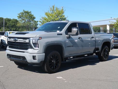 Used 2024 Chevrolet Silverado 2500 LTZ w/ LTZ Plus Package AWD/4WD image 5