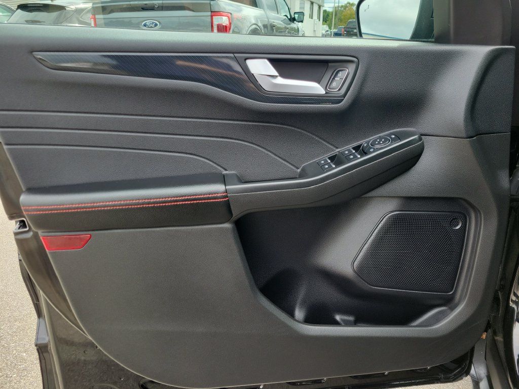 Used 2023 Ford Escape ST-Line w/ Tech Pack #1 FWD image 16