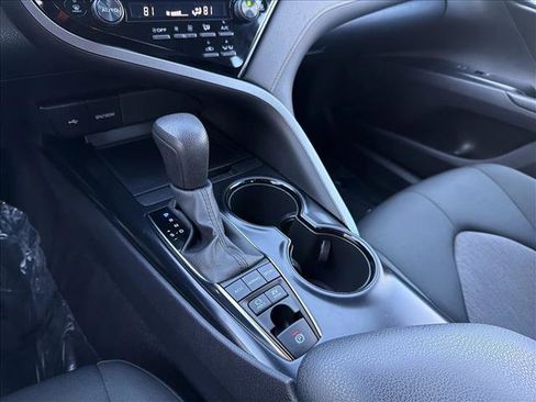 Used 2020 Toyota Camry LE image 21