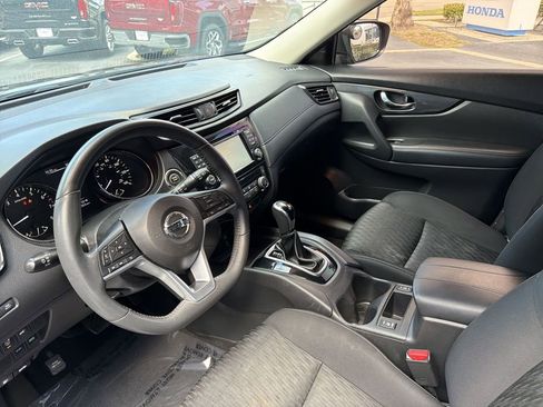 Used 2017 Nissan Rogue SV w/ SV Premium Package image 20