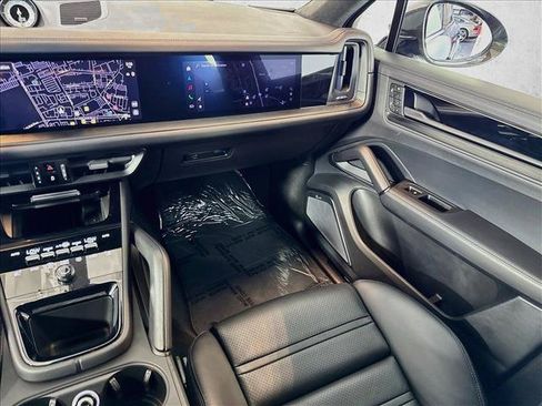 Certified 2024 Porsche Cayenne Turbo GT AWD/4WD image 21