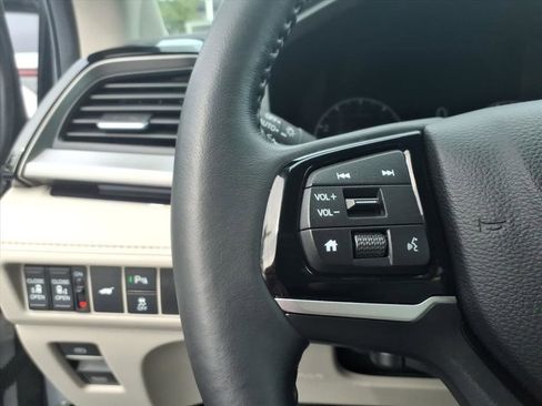 Used 2025 Honda Odyssey Touring image 9