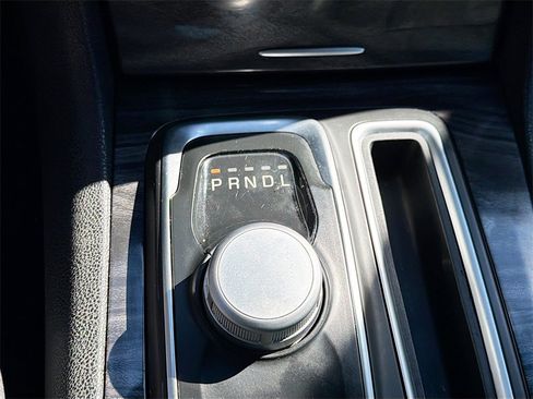 Used 2022 Chrysler 300 Touring w/ Sport Appearance Package image 16