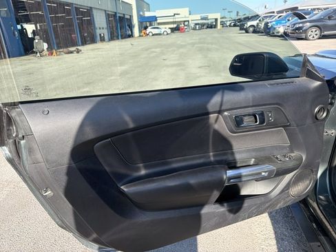 Used 2016 Ford Mustang GT RWD image 9