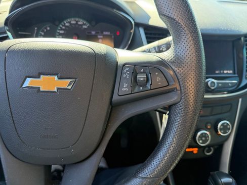 Used 2020 Chevrolet Trax LS FWD image 19