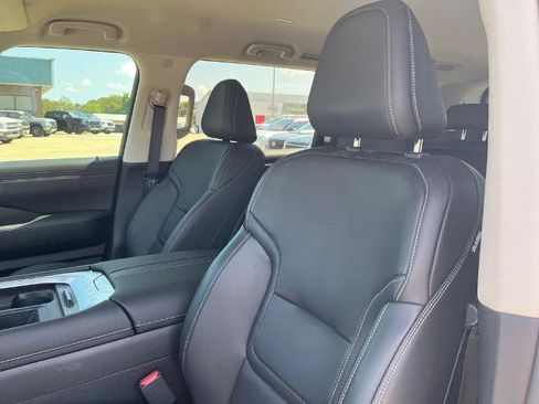 Certified 2025 Nissan Armada SV RWD image 12