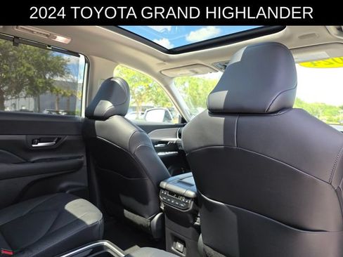Used 2024 Toyota Grand Highlander AWD image 12
