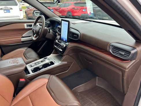 Used 2023 Ford Explorer King Ranch w/ Technology Package image 33