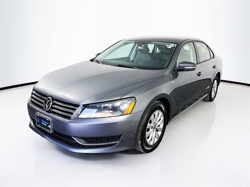 Used 2014 Volkswagen Passat 1.8T Wolfsburg Edition image 3