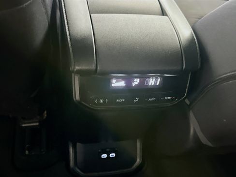 Used 2023 Toyota Highlander LE image 27