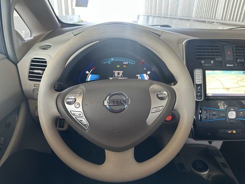 Used 2011 Nissan Leaf SL image 13