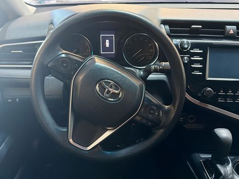 Used 2018 Toyota Camry LE image 17