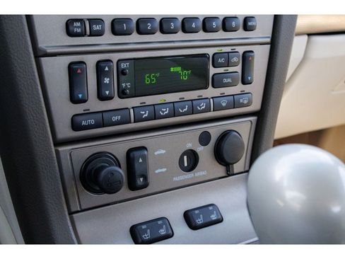 Used 2005 Ford Thunderbird 50th Anniversary RWD image 23