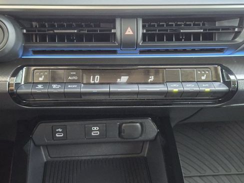Used 2025 Toyota Prius FWD image 19