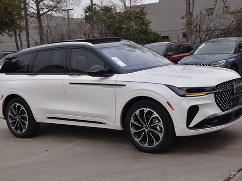 New 2026 Lincoln Nautilus Reserve image 4