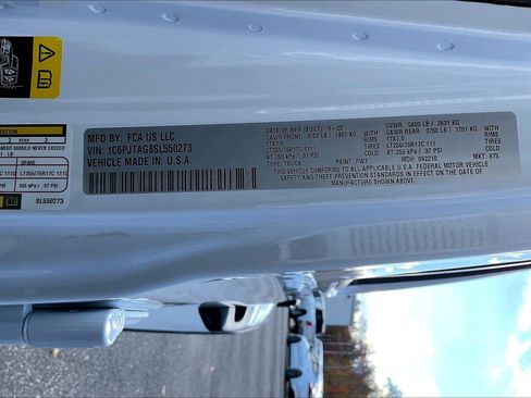 New 2025 Jeep Gladiator High Tide image 13