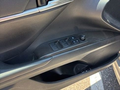 Used 2021 Toyota Camry SE FWD image 10
