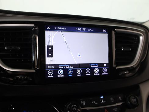 Used 2020 Chrysler Pacifica Touring-L Plus w/ Advanced Safetytec Group FWD image 7