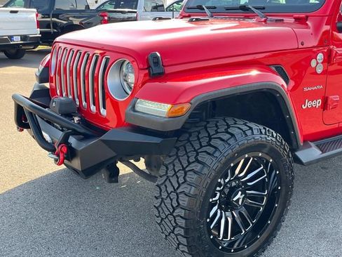 Used 2023 Jeep Wrangler Unlimited Sahara w/ LED Lighting Group AWD/4WD image 14
