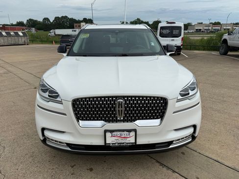 Used 2022 Lincoln Aviator Reserve w/ Equipment Group 201A AWD/4WD image 2