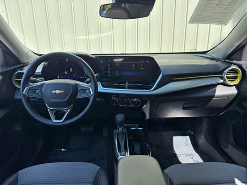 Used 2024 Chevrolet Trax LT w/ Driver Confidence Package FWD image 11