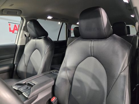 Certified 2024 Toyota Grand Highlander AWD image 24