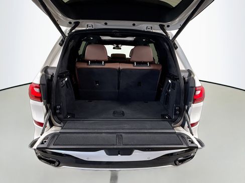 Used 2021 BMW X7 M50i image 26