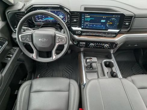 Used 2025 Chevrolet Silverado 1500 LT Trail Boss w/ Convenience Package II AWD/4WD image 6