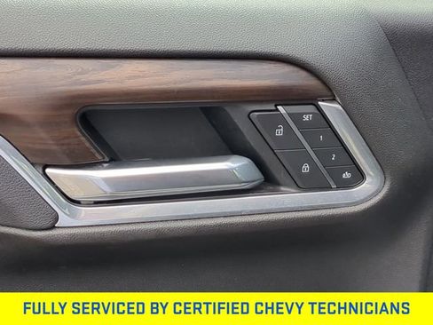 Used 2025 GMC Sierra 1500 SLT AWD/4WD image 22