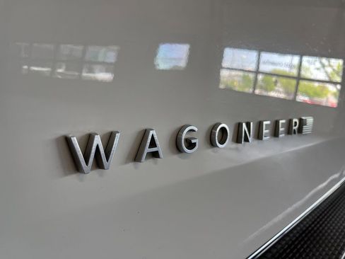 Used 2024 Jeep Wagoneer L Series II w/ Flexible Seating Group AWD/4WD image 5