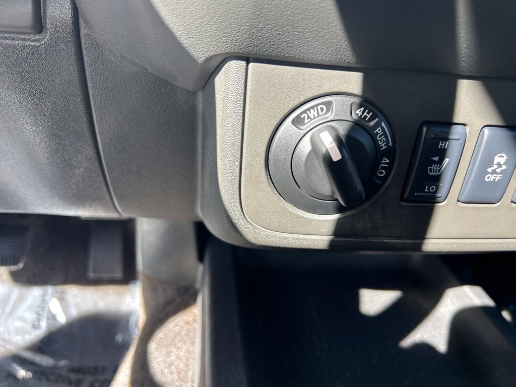 Used 2014 Nissan Frontier PRO-4X w/ Pro-4x Luxury Package AWD/4WD image 18