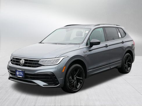 Certified 2023 Volkswagen Tiguan SE R-Line image 3