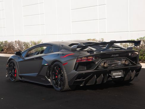 Used 2019 Lamborghini Aventador SVJ image 30