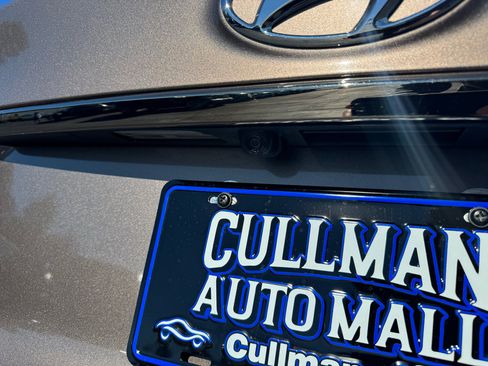 Used 2020 Hyundai Santa Fe Limited image 8