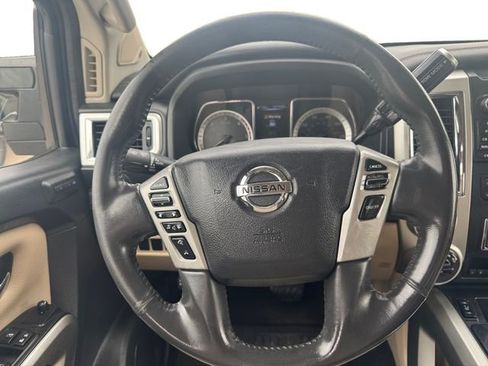 Used 2017 Nissan Titan SL image 10