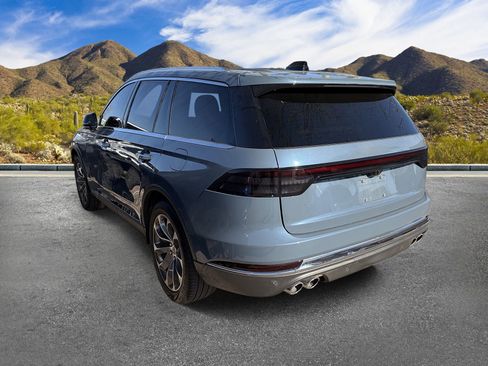 Used 2025 Lincoln Aviator Reserve AWD/4WD image 5