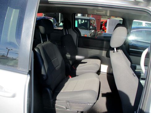 Used 2009 Dodge Grand Caravan SXT w/ Family Value Group image 9