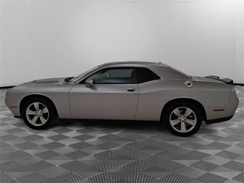 Used 2016 Dodge Challenger SXT w/ Driver Convenience Group image 6