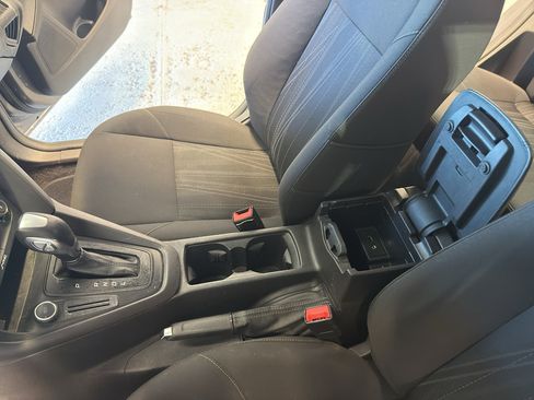 Used 2015 Ford Focus SE FWD image 18