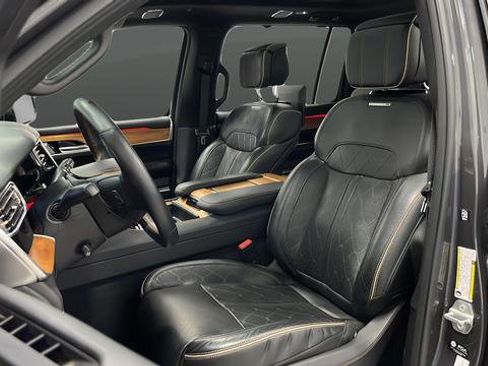 Used 2022 Jeep Grand Wagoneer Series III w/ Rear Seat Video Group 1 AWD/4WD image 9