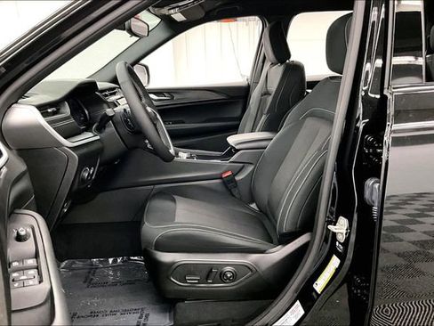 Used 2024 Jeep Grand Cherokee L Laredo w/ Luxury Tech Group I image 23