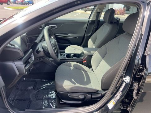 Used 2025 Kia K4 FWD image 27