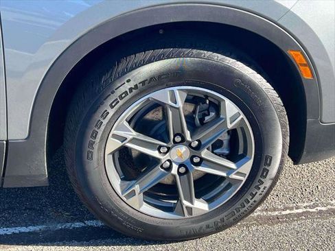 Used 2025 Chevrolet Blazer LT image 9