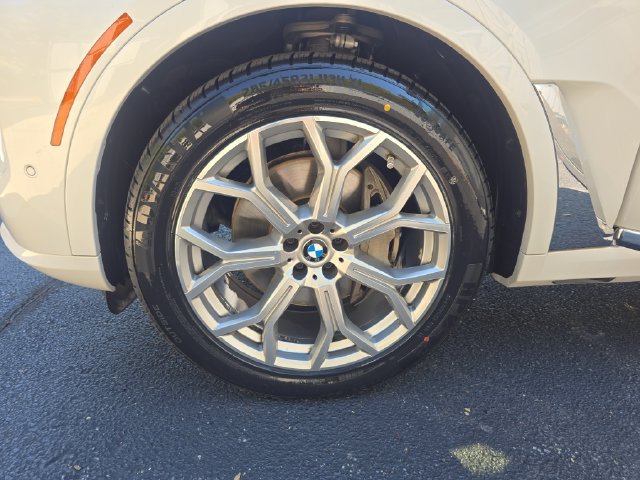 Used 2023 BMW X7 xDrive40i w/ Executive Package AWD/4WD image 28