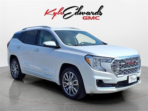 Used 2023 GMC Terrain Denali w/ Denali Premium Package image 3