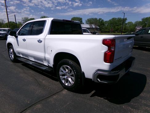 Used 2021 Chevrolet Silverado 1500 LTZ w/ Z71 Off-Road Package AWD/4WD image 7