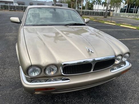 Used 2000 Jaguar XJ8 image 15