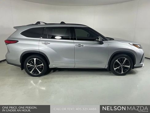 Used 2022 Toyota Highlander XSE FWD image 5
